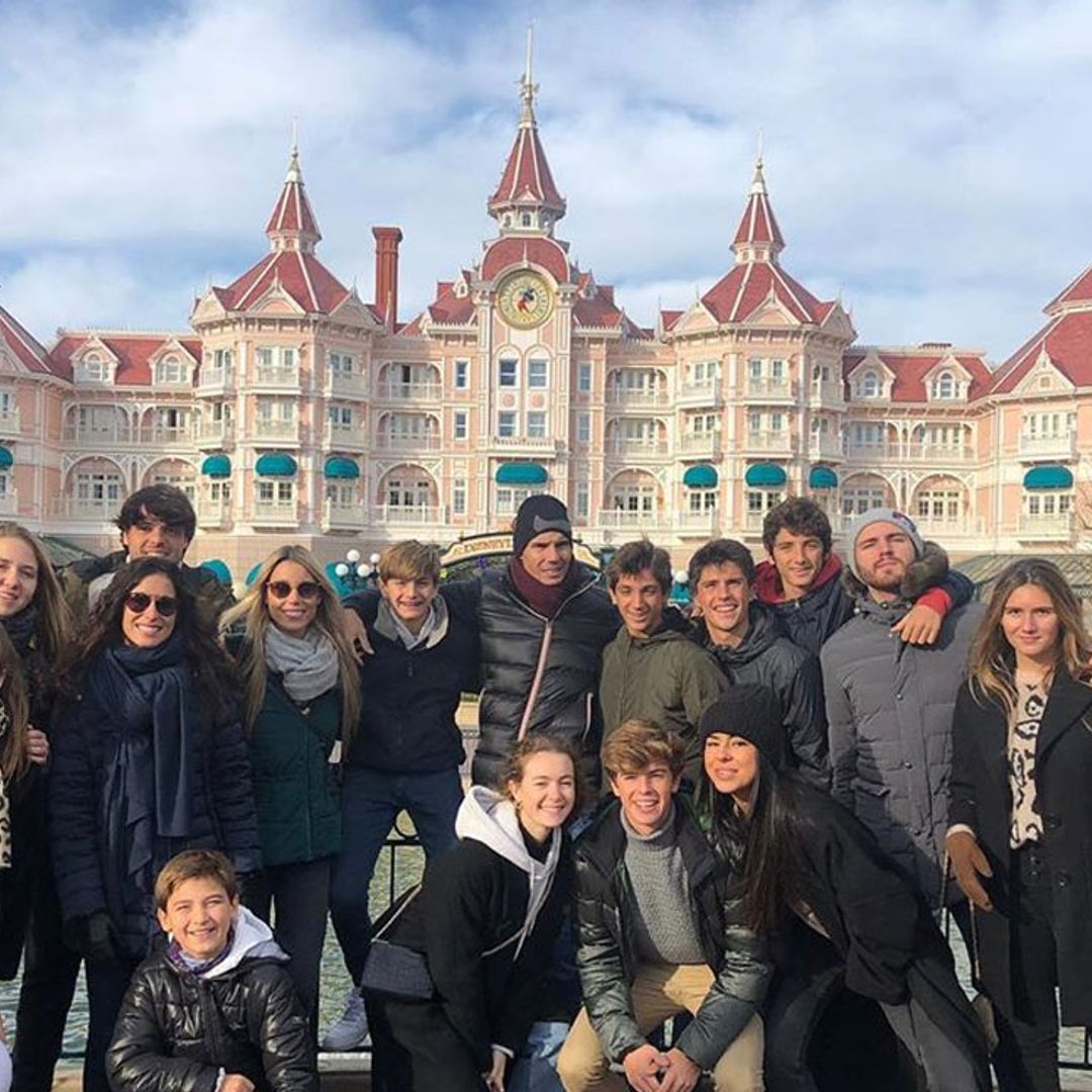 ¡Disfrutando como niños! Rafael Nadal y Mery Perelló viajan a Disneyland París en familia