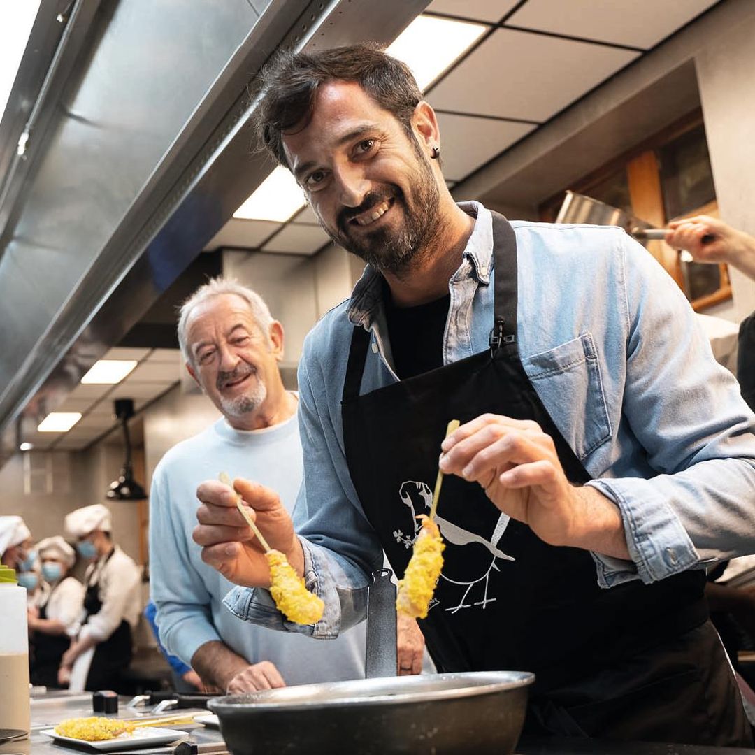 Hablamos con Joseba, el digno sucesor de su padre, el gran cocinero Karlos Arguiñano: ‘Mi ‘aita’ es más un animador que un jefe’