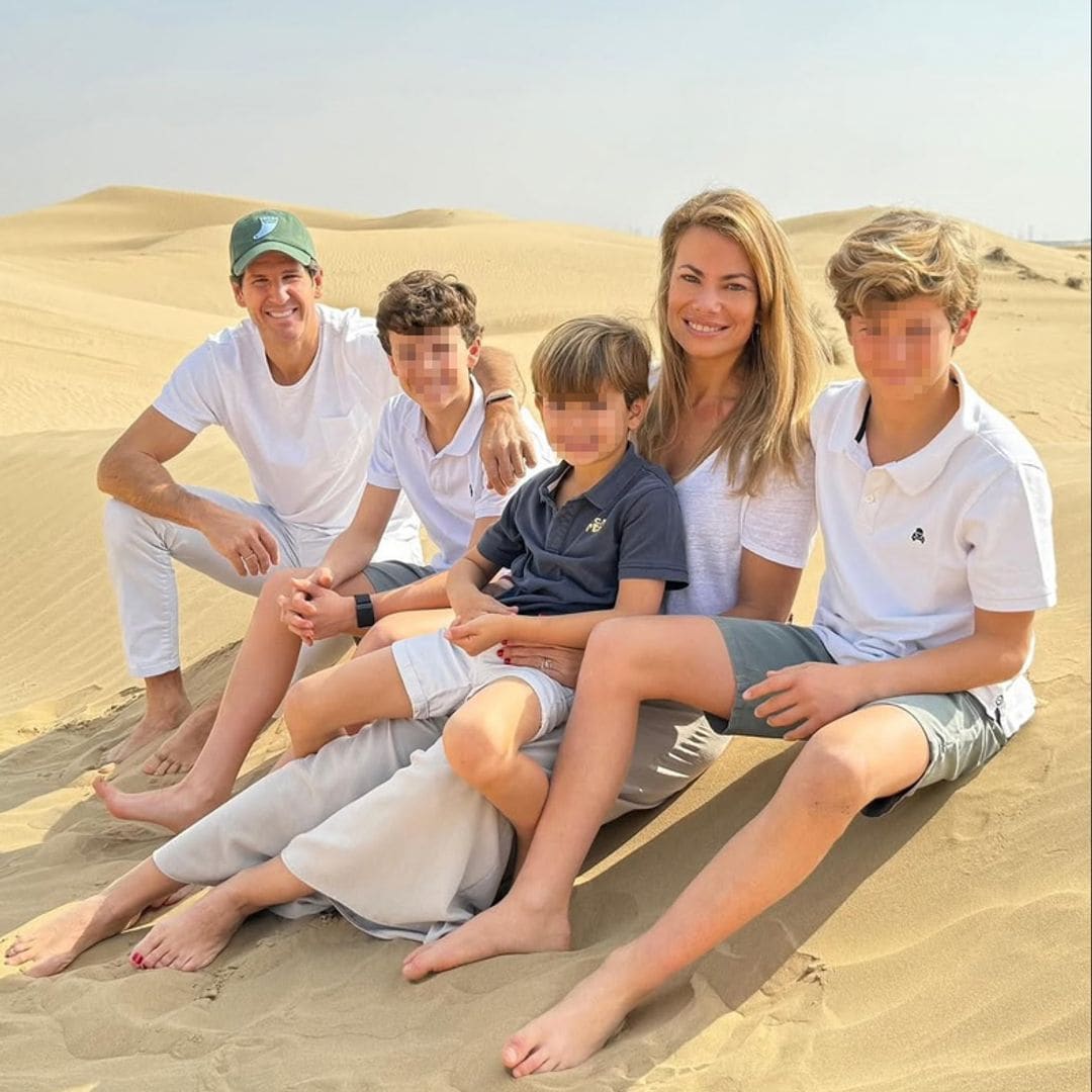 El espectacular posado de Carla Goyanes para despedir el año con su marido y sus hijos desde Dubai