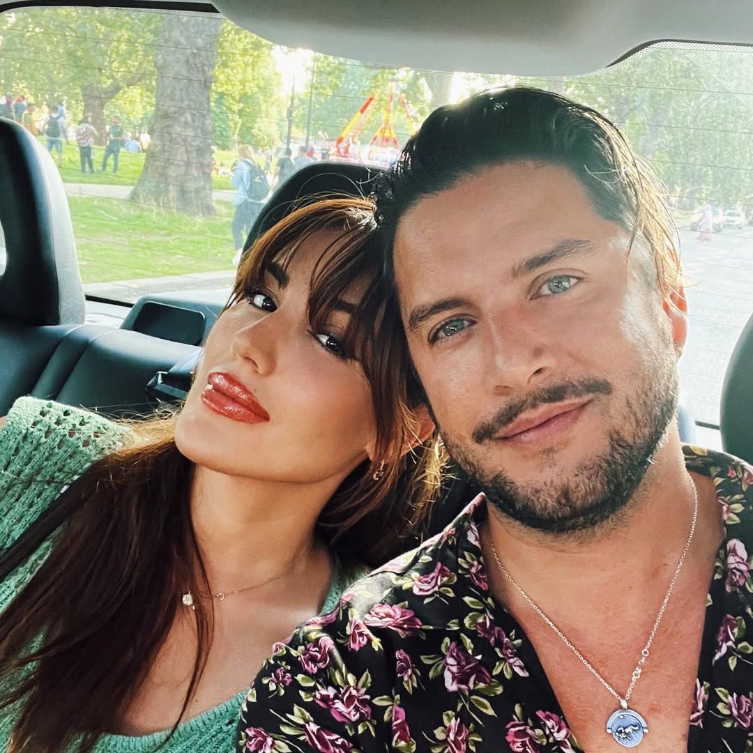 Amor y rock and roll: la historia de Manuel Carrasco y Almudena Navalón que comenzó en un 'after'