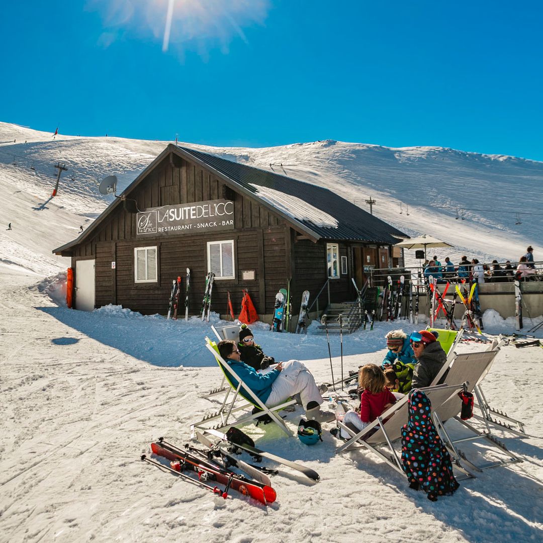 
Bar restaurante La Suite de L'ICC. Estación de esquí de Peyragudes. Valle de Lourón. Alto Garona y Altos Pirineos. Región de Midi Pirineos. Francia