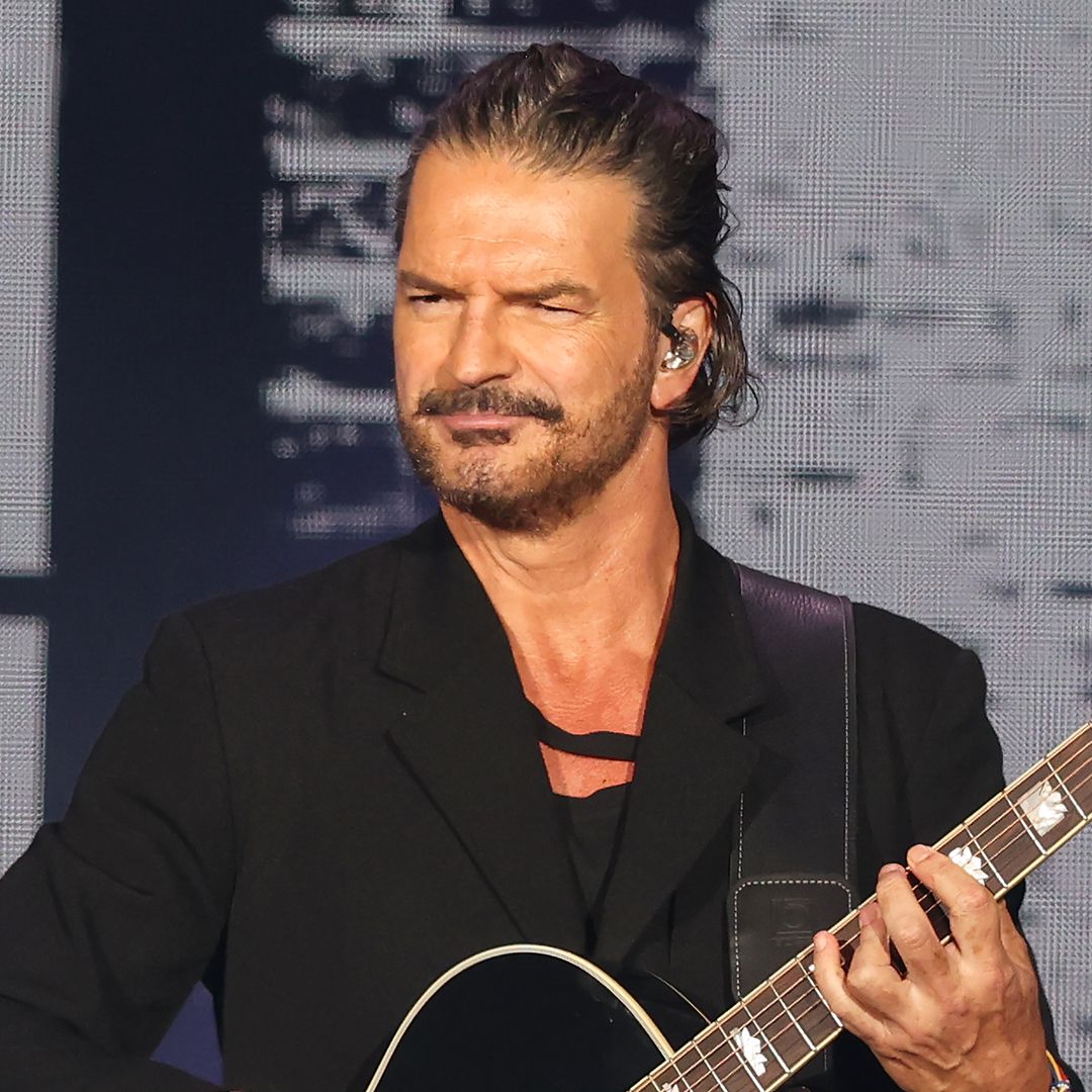 Ricardo Arjona se reencuentra con sus compañeros de la universidad 40 años después