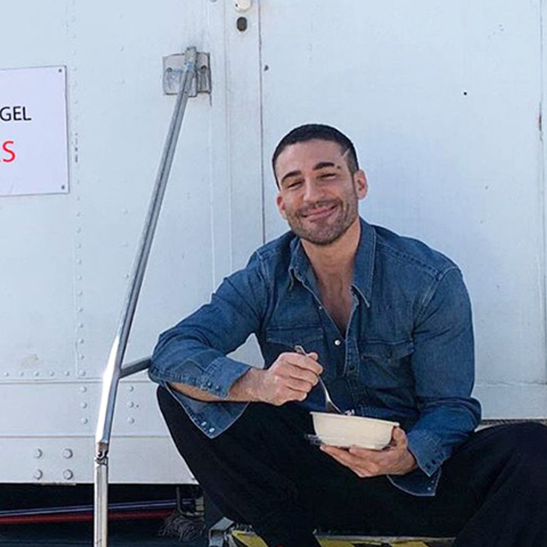 Puñetazos en el ring y un viaje a Canarias, Miguel Ángel Silvestre vuelve al rodaje de su nueva serie