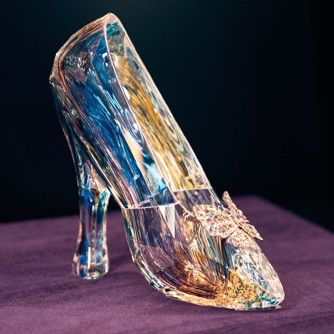 Zapato de cristal de la versión de acción real de Cenicienta
(2015), expuesta en la galería ¿De dónde vienen las historias?