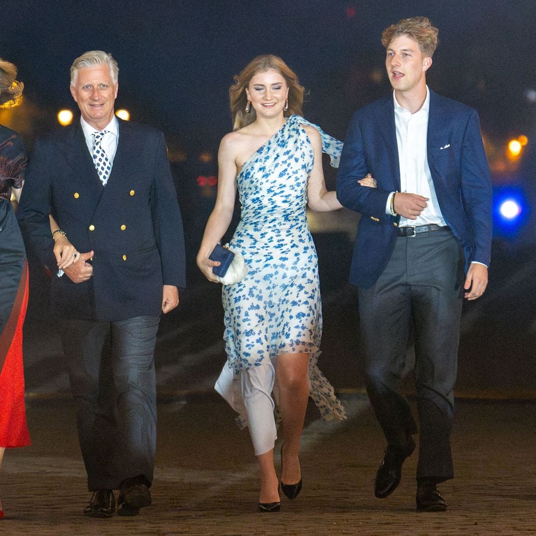 Elisabeth de Bélgica estrena un vestido estampado y rebajado de Victoria Beckham para ir de fiesta en familia