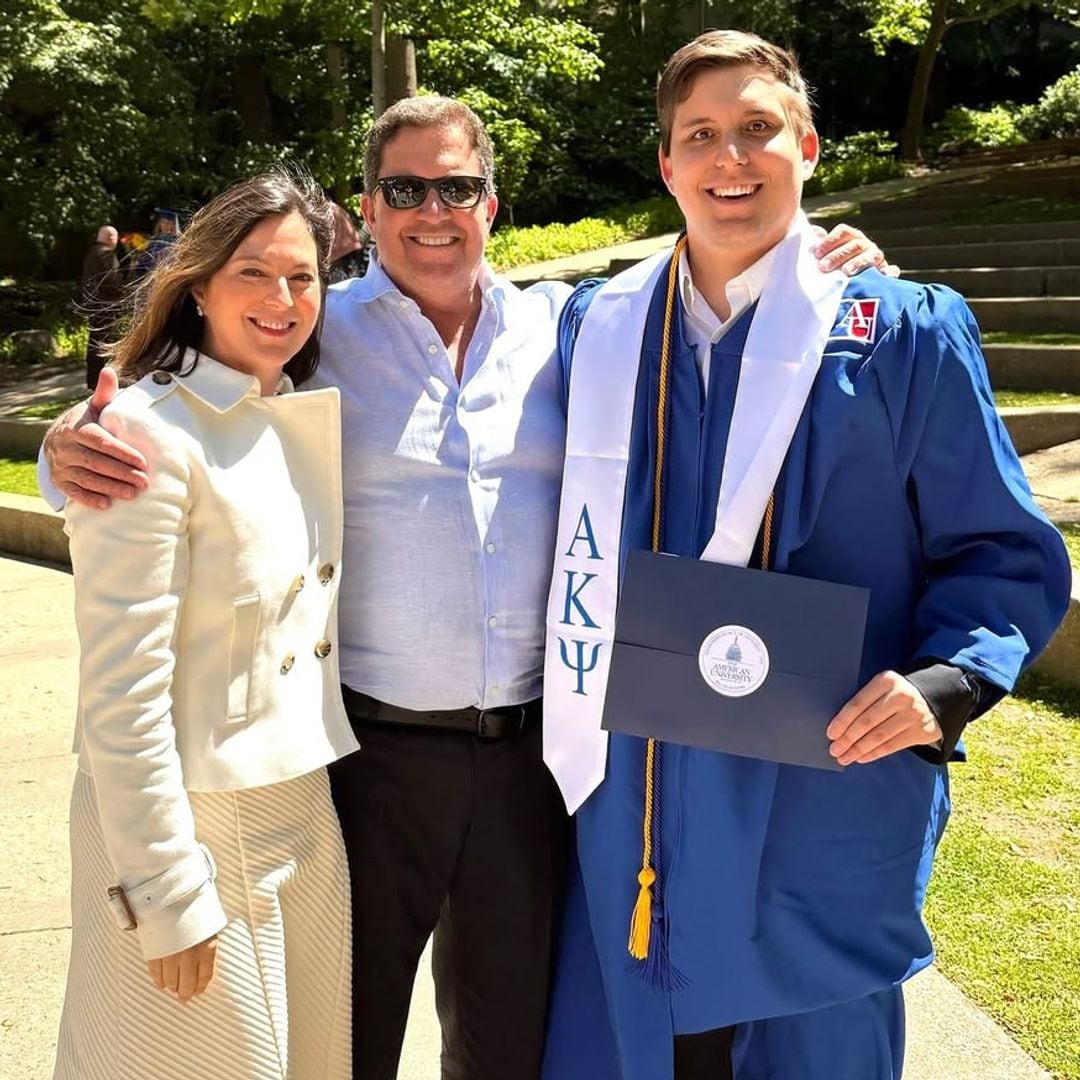 La emotiva felicitación de Chábeli Iglesias a su hijo Alejandro por su graduación
