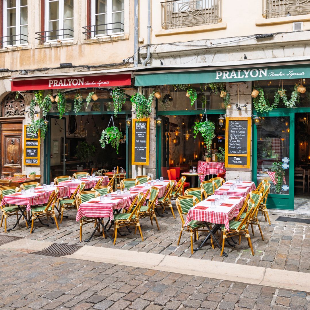 Lyon es famosa por sus restaurantes tradicionales llamados sus 'bouchons', Francia