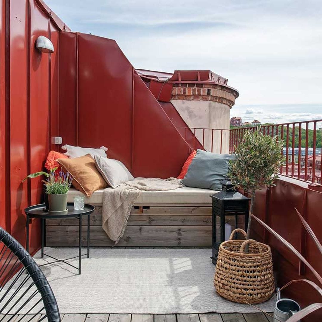Ideas para almacenar en la terraza (y el balcón), sin convertirla en un trastero