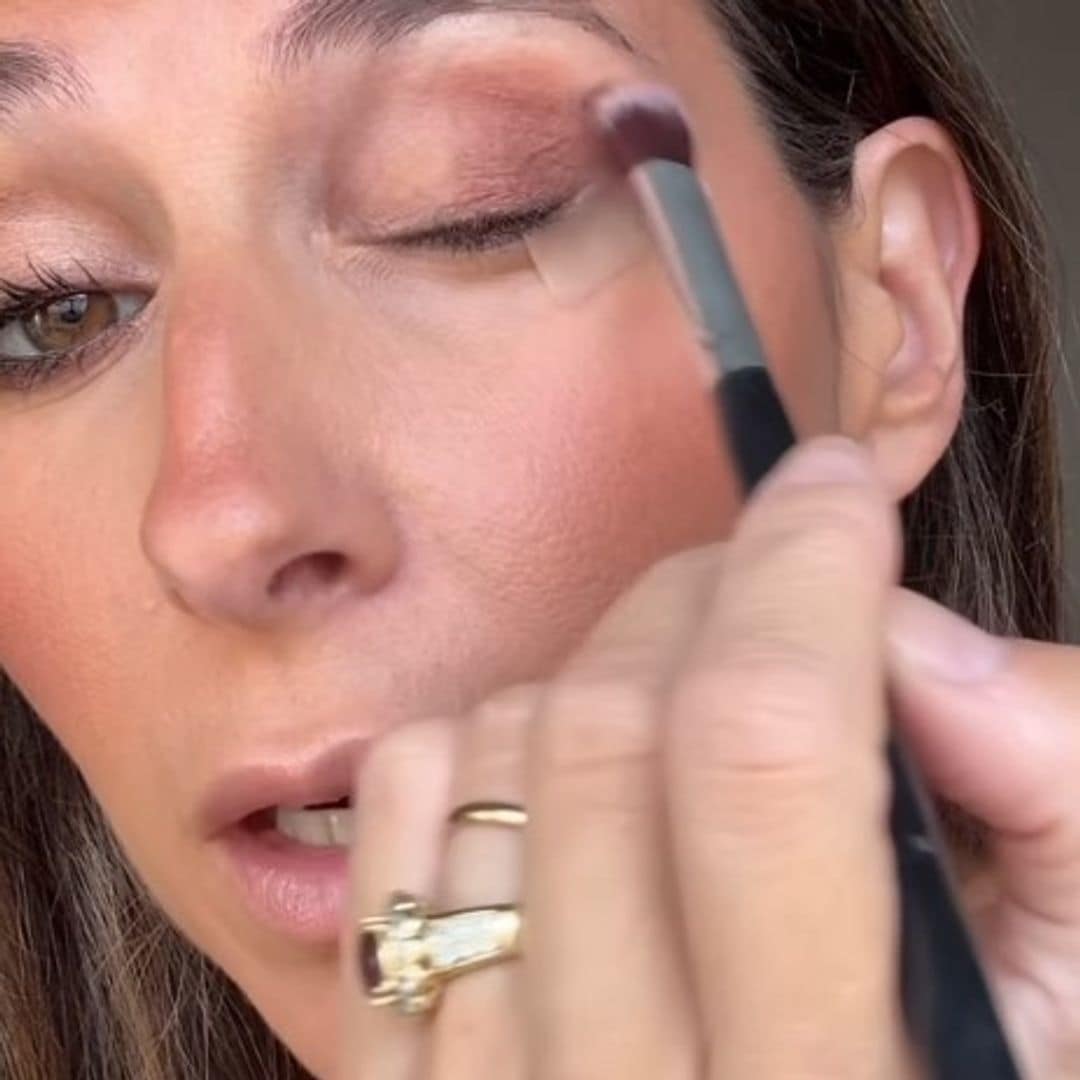 María Borbolla en un paso a paso para hacer un ahumado de ojos fácil