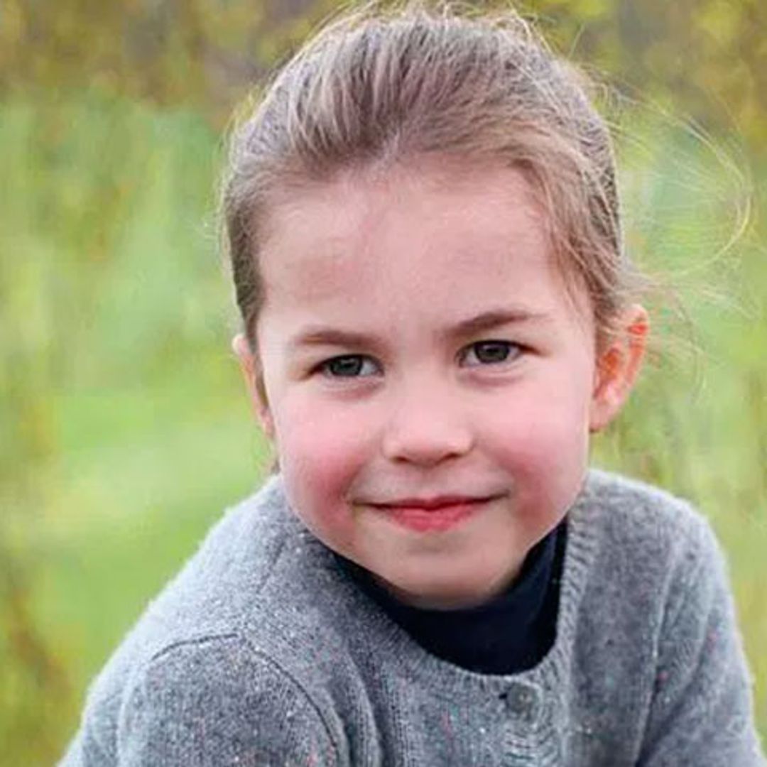 Charlotte de Cambridge se convierte en una mini Isabel II gracias a una marca española