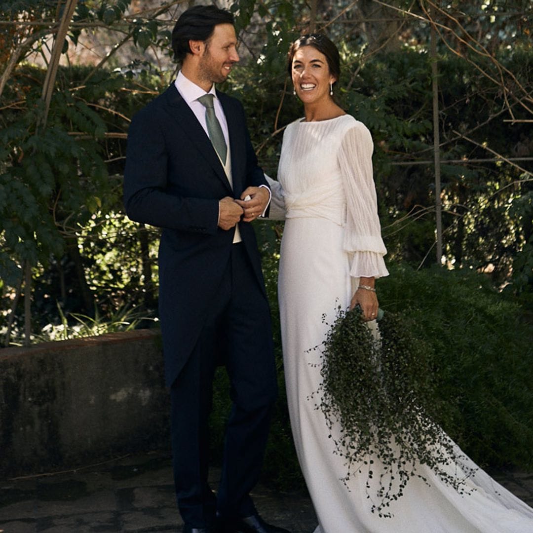 Ana, la novia que se casó en Barcelona con un vestido sencillo y desmontable que marcaba la cintura