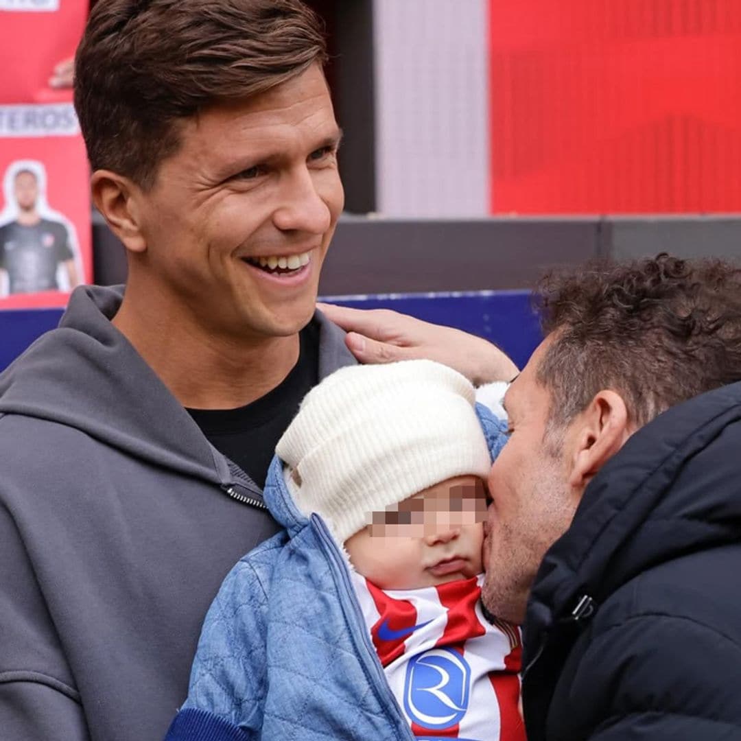 El nieto de Diego Simeone debuta en el campo con solo tres meses: del abrazo con su abuelo al baile con Carla Pereyra