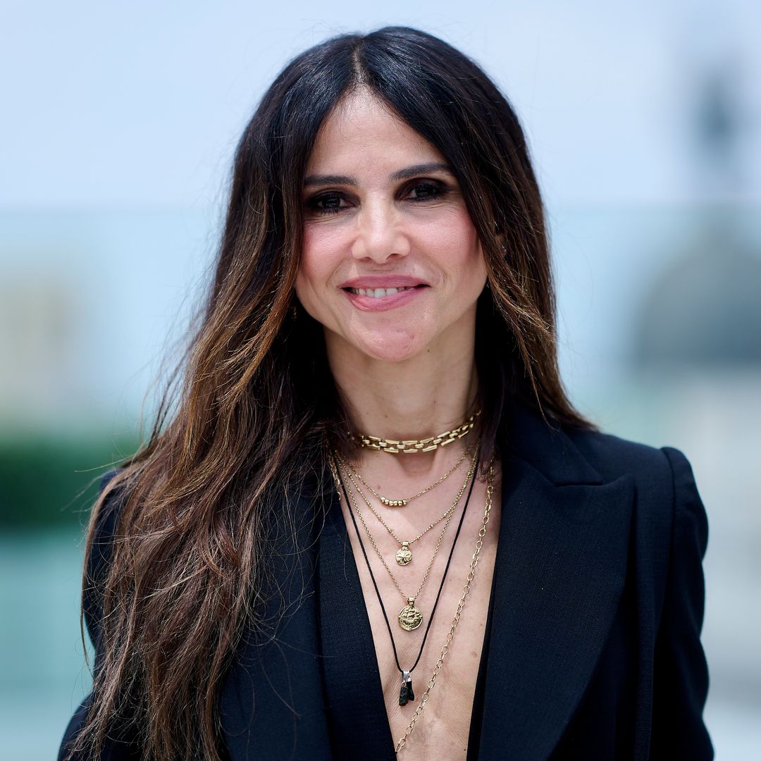 Goya Toledo presenta su primera creación de moda con la que recupera una pasión olvidada hace 49 años