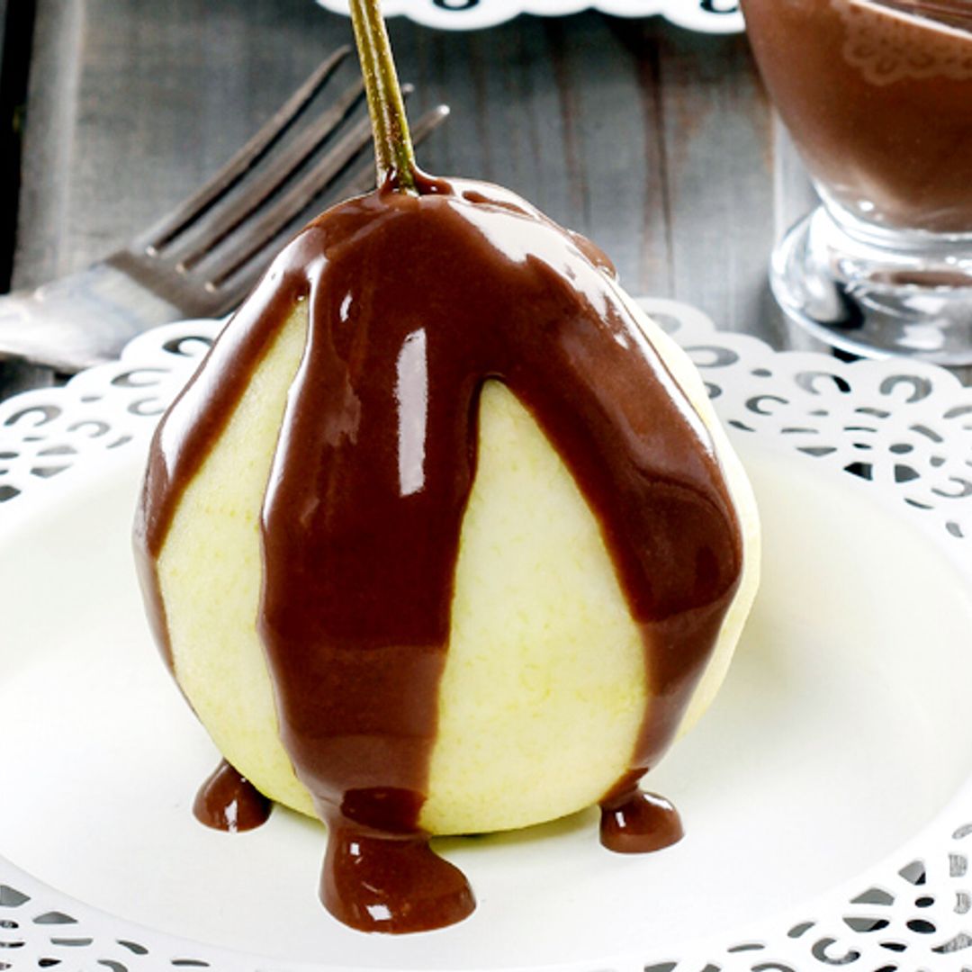 Peras cocidas con crema de chocolate