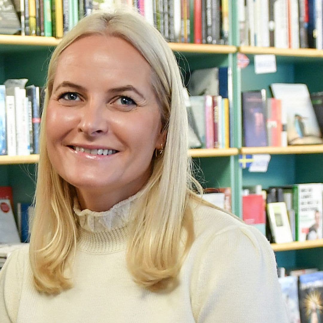 La emoción de Mette-Marit al entrevistar a una de sus escritoras favoritas