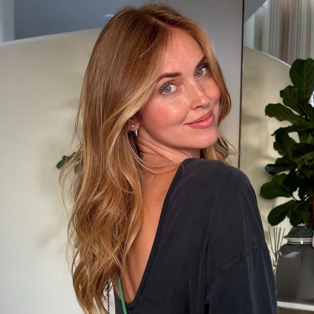 Chiara Ferragni estrena un rubio cobrizo ideal para la vuelta del verano: dulcifica los rasgos y realza los ojos claros