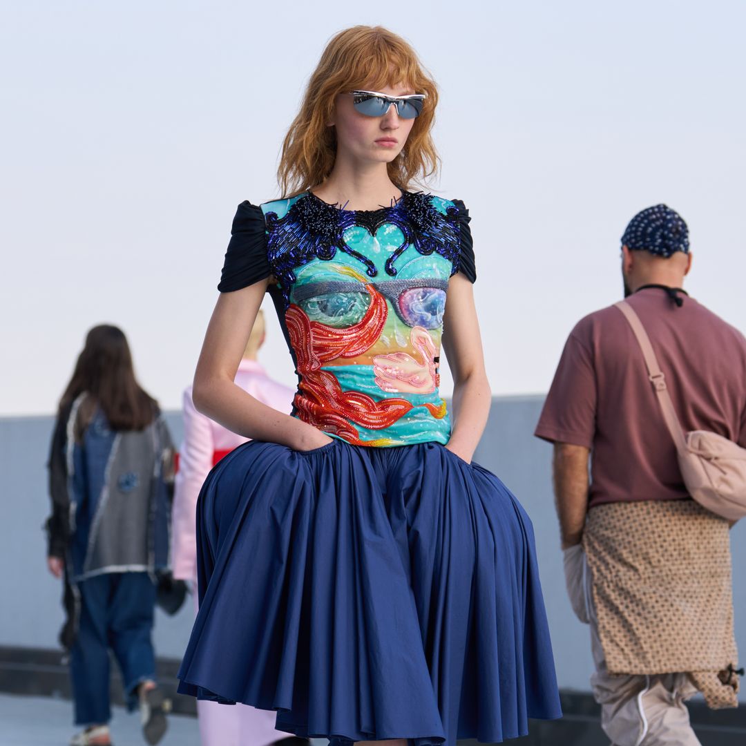Moschino vuelve a jugar: el primer capítulo de Loris Messina y Simone Rizzo que promete un nuevo comienzo
