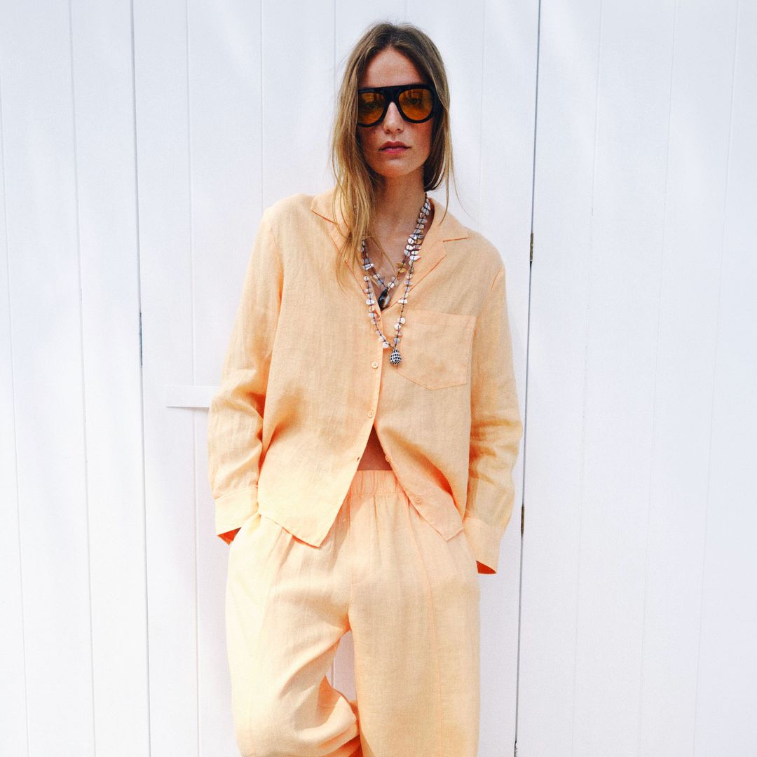 Zara lanza 5 conjuntos monocolor para mujeres de +40 que buscan lucir