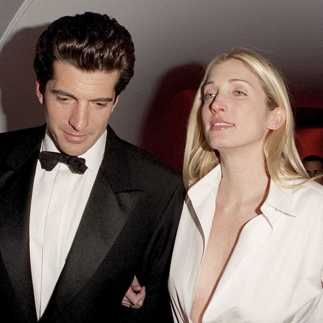 La historia no contada de su amor: John F. Kennedy Jr. y Carolyn Bessette, "aislados" y con "el corazón roto" antes de su muerte