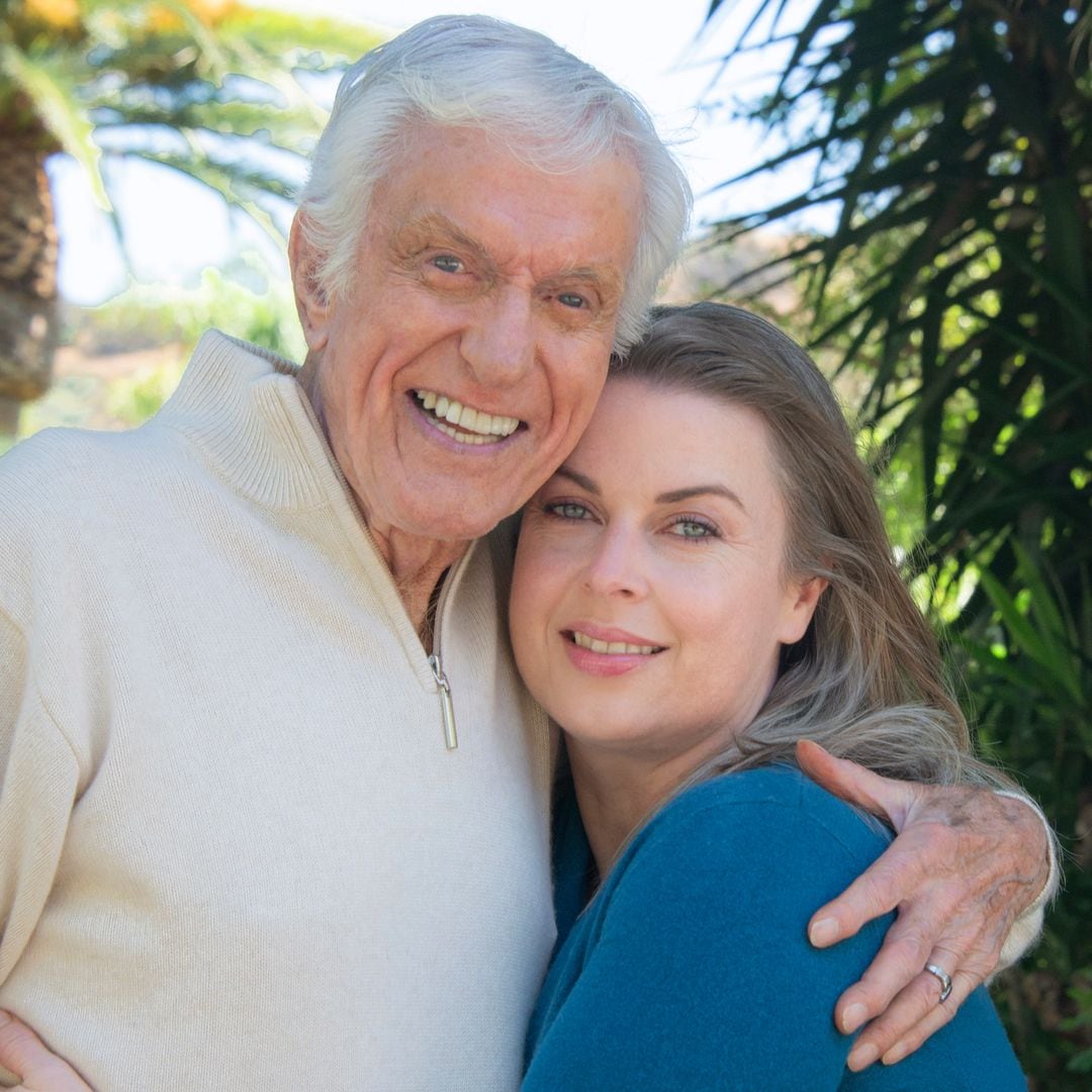 El emocionante vídeo del 100 cumpleaños de Dick Van Dyke cantando una canción icónica de 'Mary Poppins' con su mujer y sus bisnietos