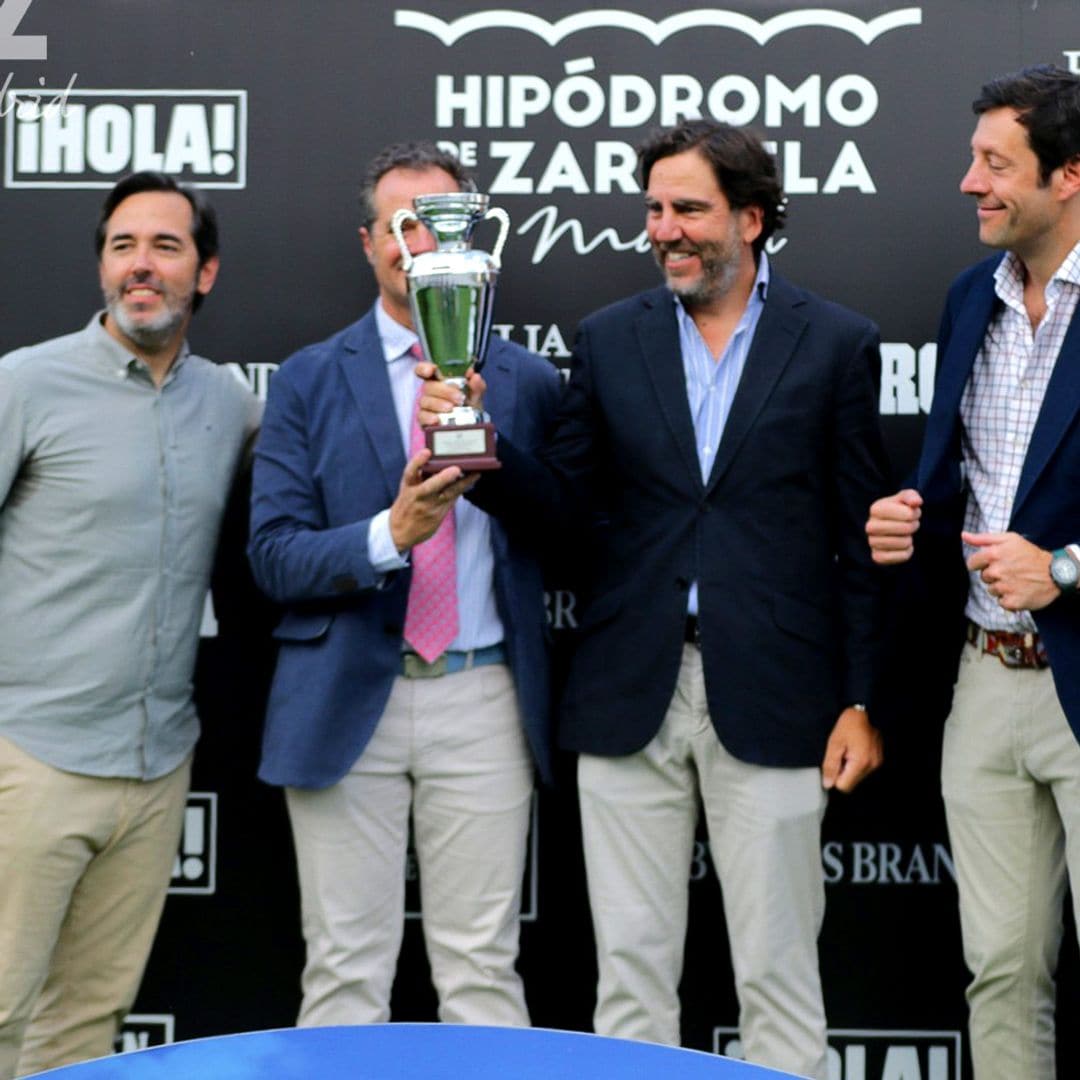 Coronado el flamante campeón del 'Premio El País', patrocinado por ¡HOLA!, tras la carrera en el Hipódromo de la Zarzuela