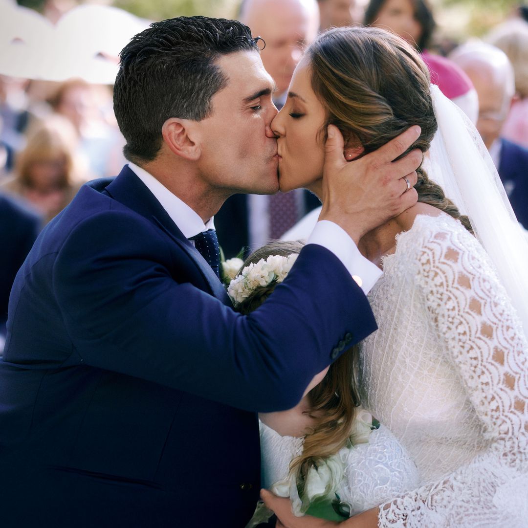 Marta Goenaga elige un vestido de novia de micropedrería para su boda con Jaime Lorente