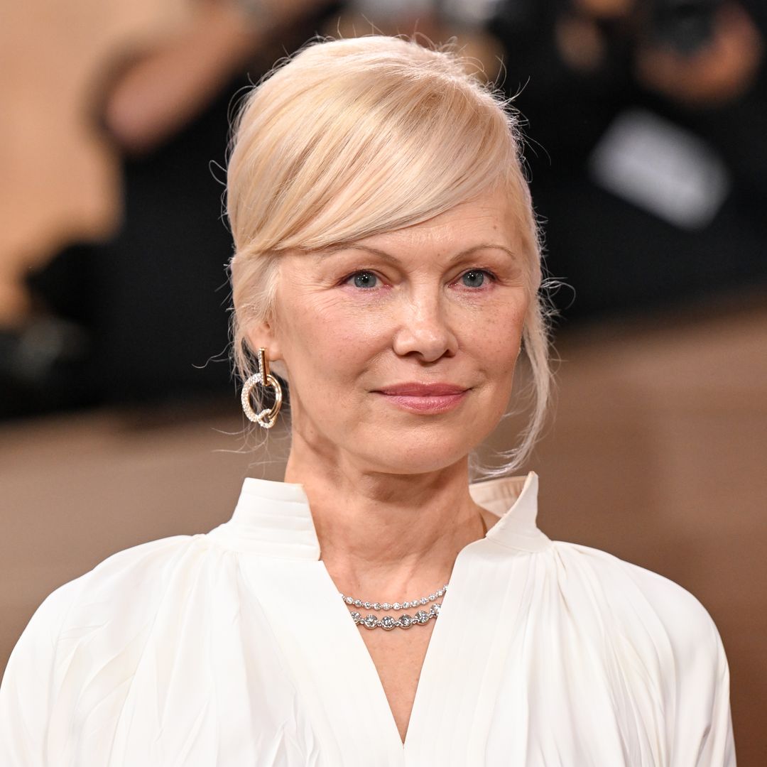 Pamela Anderson creyó que moriría por hepatitis C: hoy los tratamientos consiguen curarla en casi el 100% de los casos