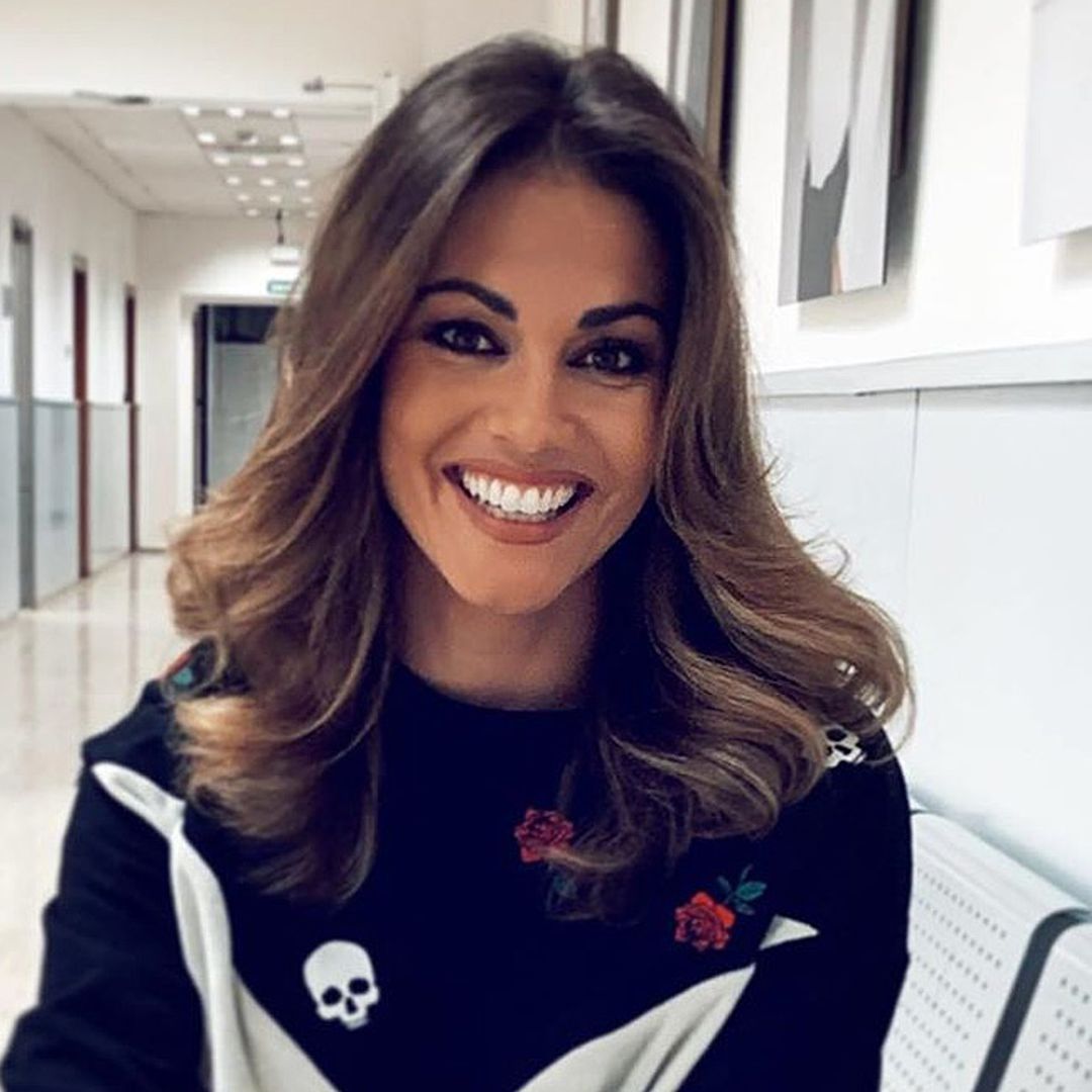 Lara Álvarez canta todo lo que le gusta en un chico y Andrés Velencoso responde así