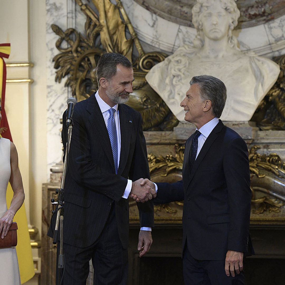 Los Reyes arrancan su visita a Argentina con una cálida bienvenida de Mauricio Macri y Juliana Awada