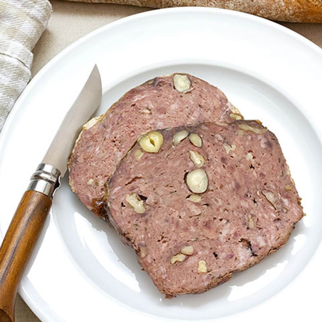 Terrina de faisán, carne picada y avellanas
