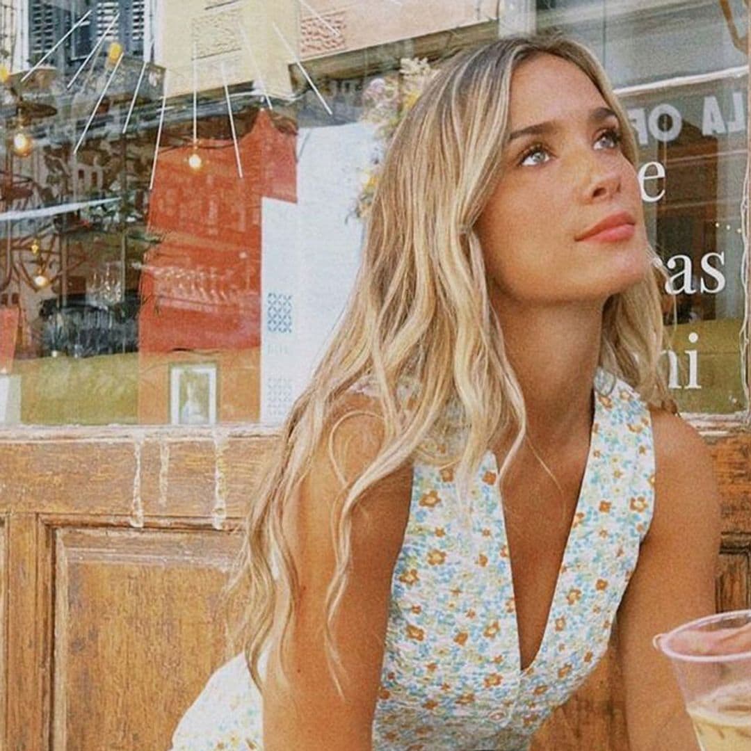 María Pombo se despide del rubio y se inspira en Hailey Bieber para su nuevo look