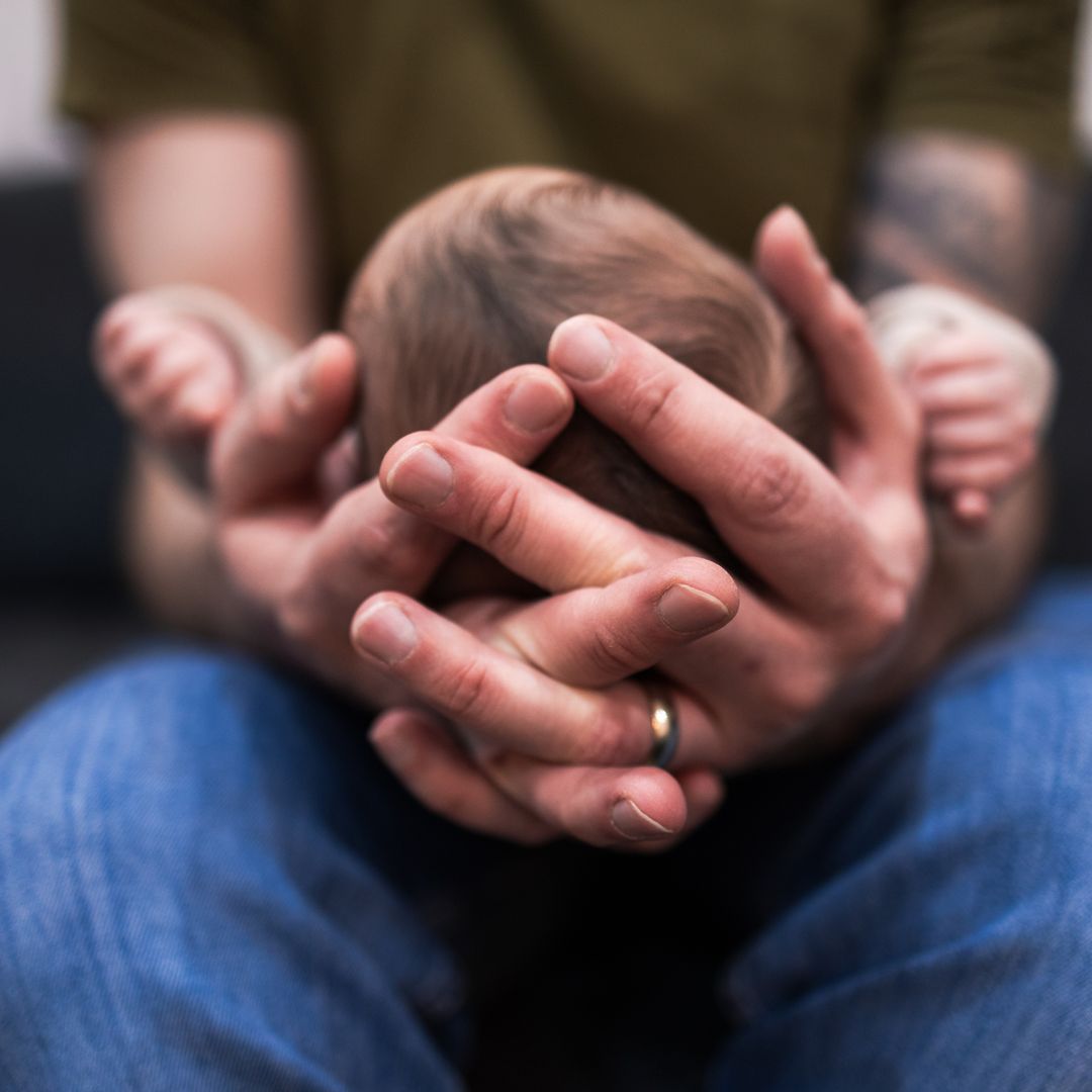 El escritor Francesc Serés reflexiona sobre la huella de la paternidad: "Cuando no tienes a tu hijo joven cambia la percepción del tiempo y de los valores"