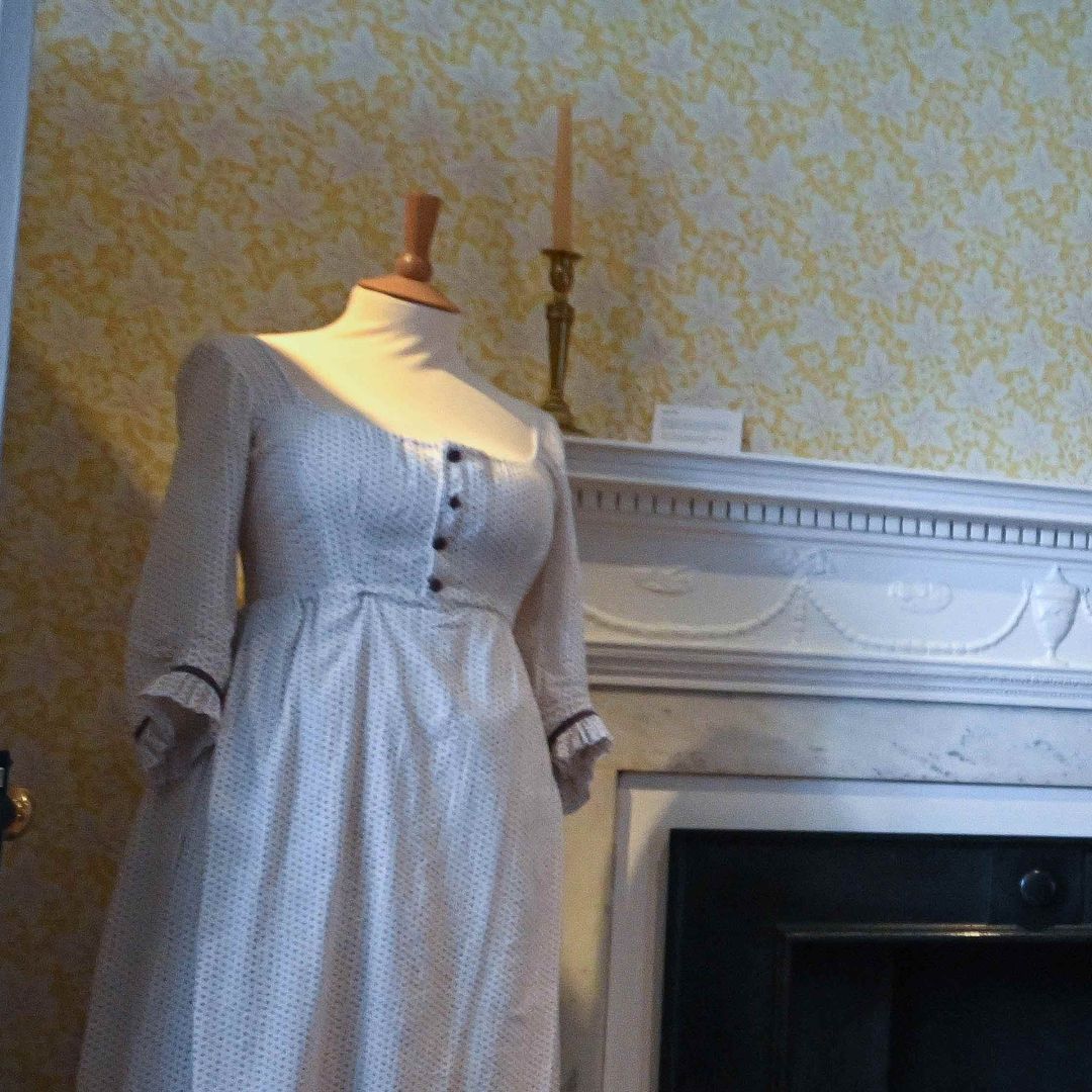 En el siglo XVII, los papeles pintados eran xilografías en color de impresión manual y los motivos ornamentales eran tallados por los grabadores en planchas de madera