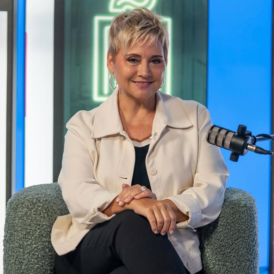 Gloria Serra: la periodista de voz inolvidable y madre de mellizas que celebra 15 años de 'Equipo de Investigación'