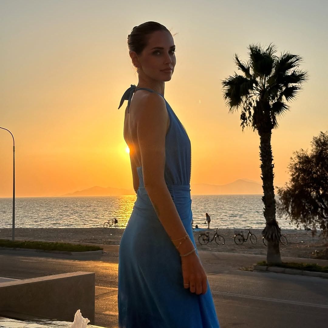 Chiara Ferragni en la isla griega de Kos al atardecer