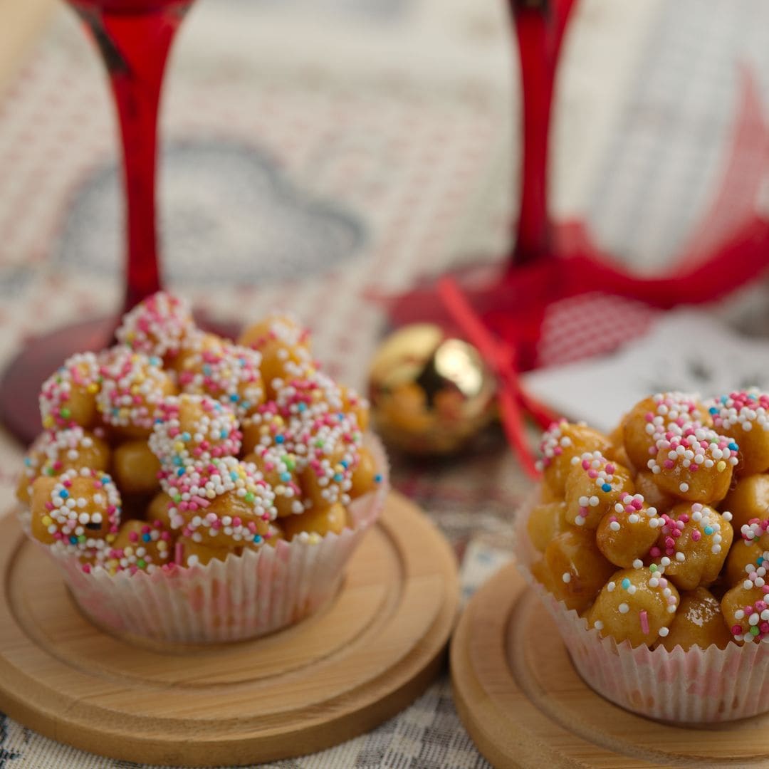 struffoli, dulce típico en la Navidad de Nápoles