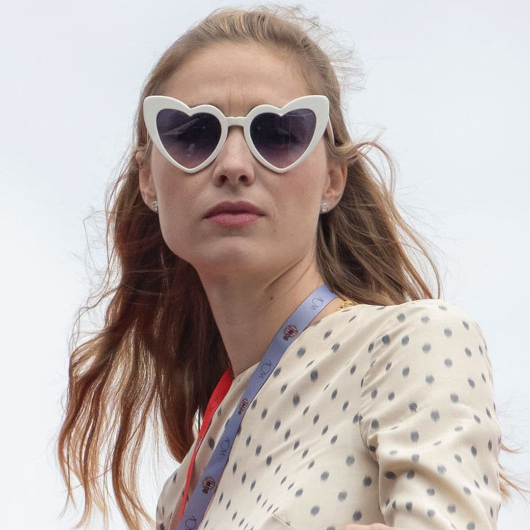Del escote 'Meghan' a las gafas corazón: los 'looks' de Charlene, Beatrice y Tatiana en la F1