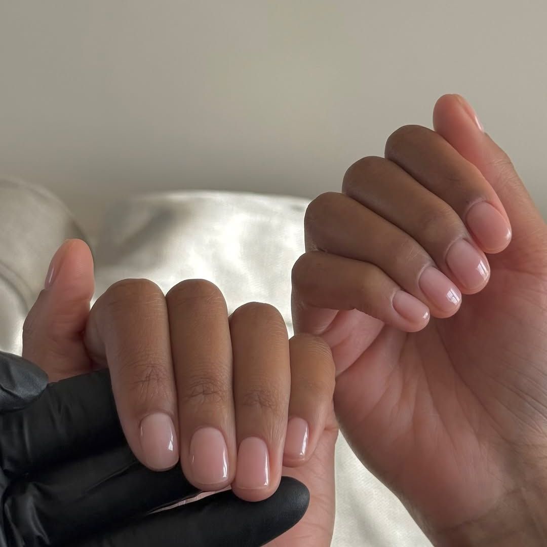 Las 'tulle nails' son el básico que necesitas para otoño