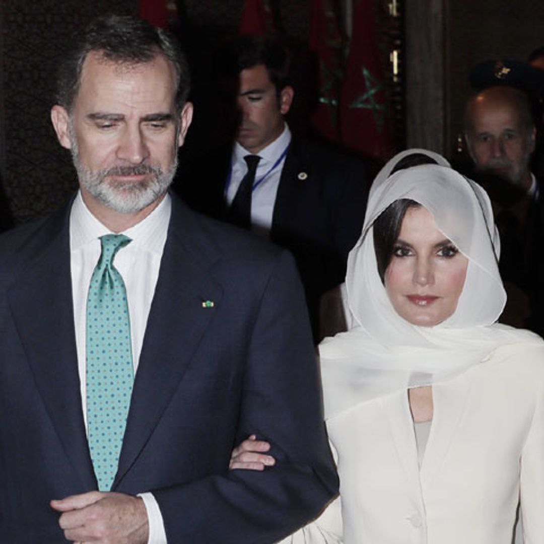 Los Reyes recuerdan al padre y al abuelo de Mohamed VI con una ofrenda floral
