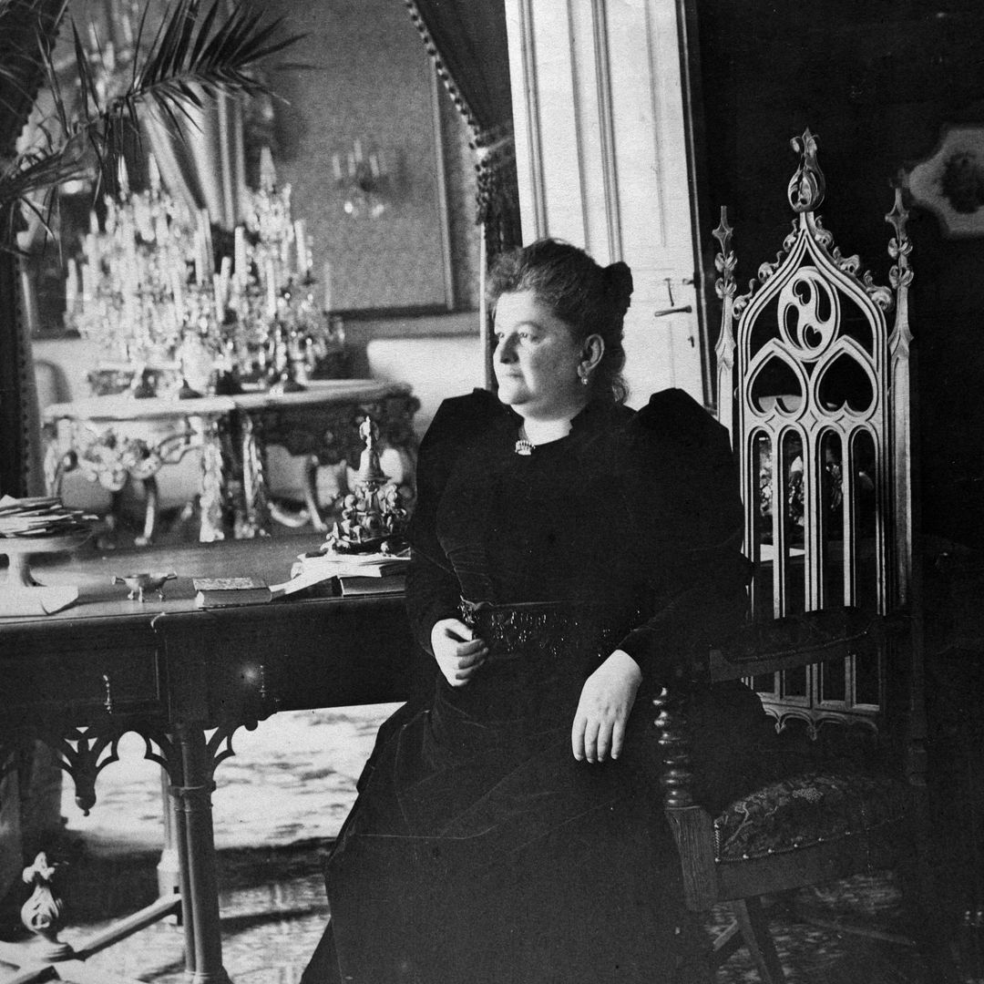 105 años sin Emilia Pardo Bazán y su frase más vigente: "El mundo es un conjunto de ojos, oídos y bocas, que se cierran para lo bueno y se abren para lo malo"