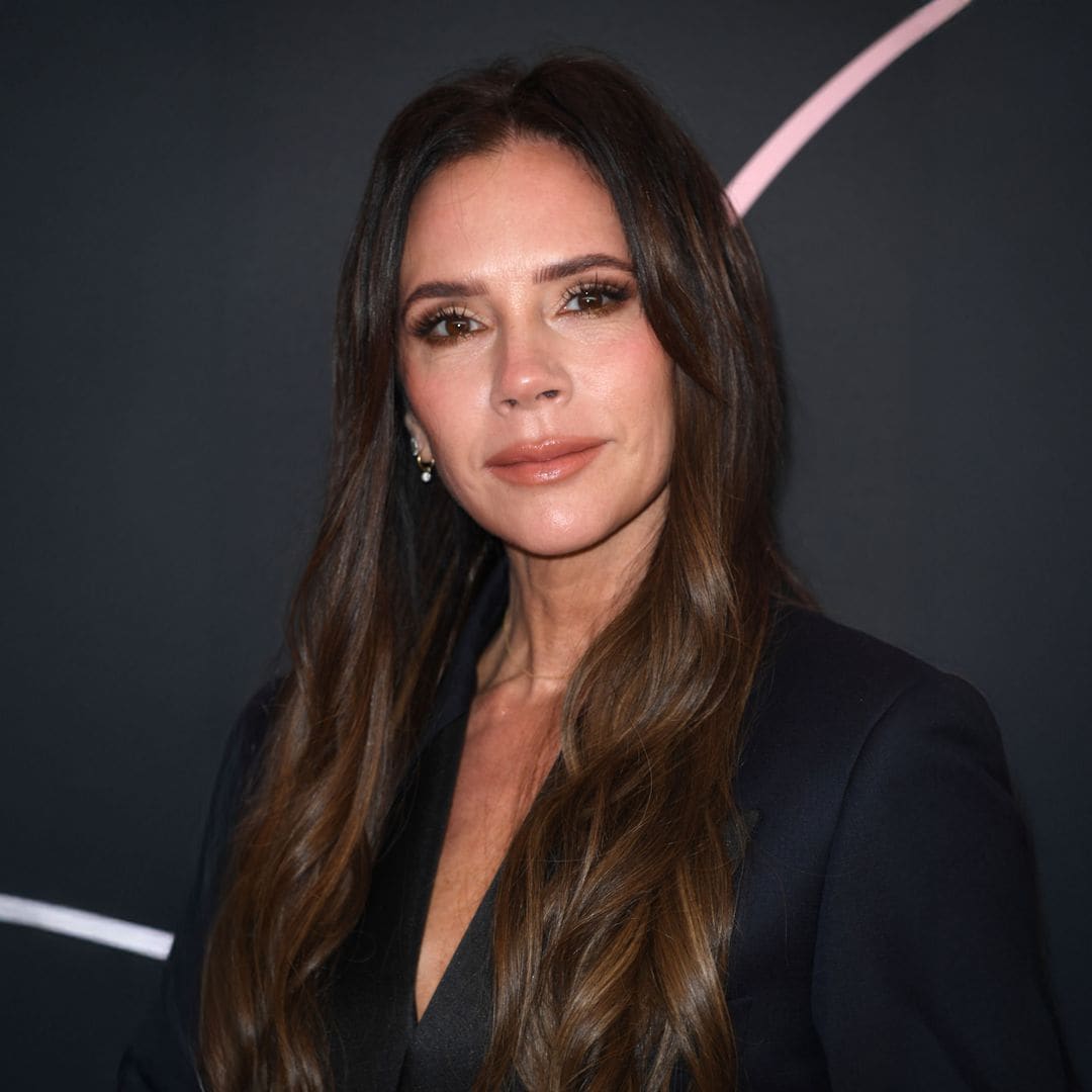 3 secretos del maquillaje de Victoria Beckham: pecas falsas, 'eye contouring' y efecto 'sunkissed'
