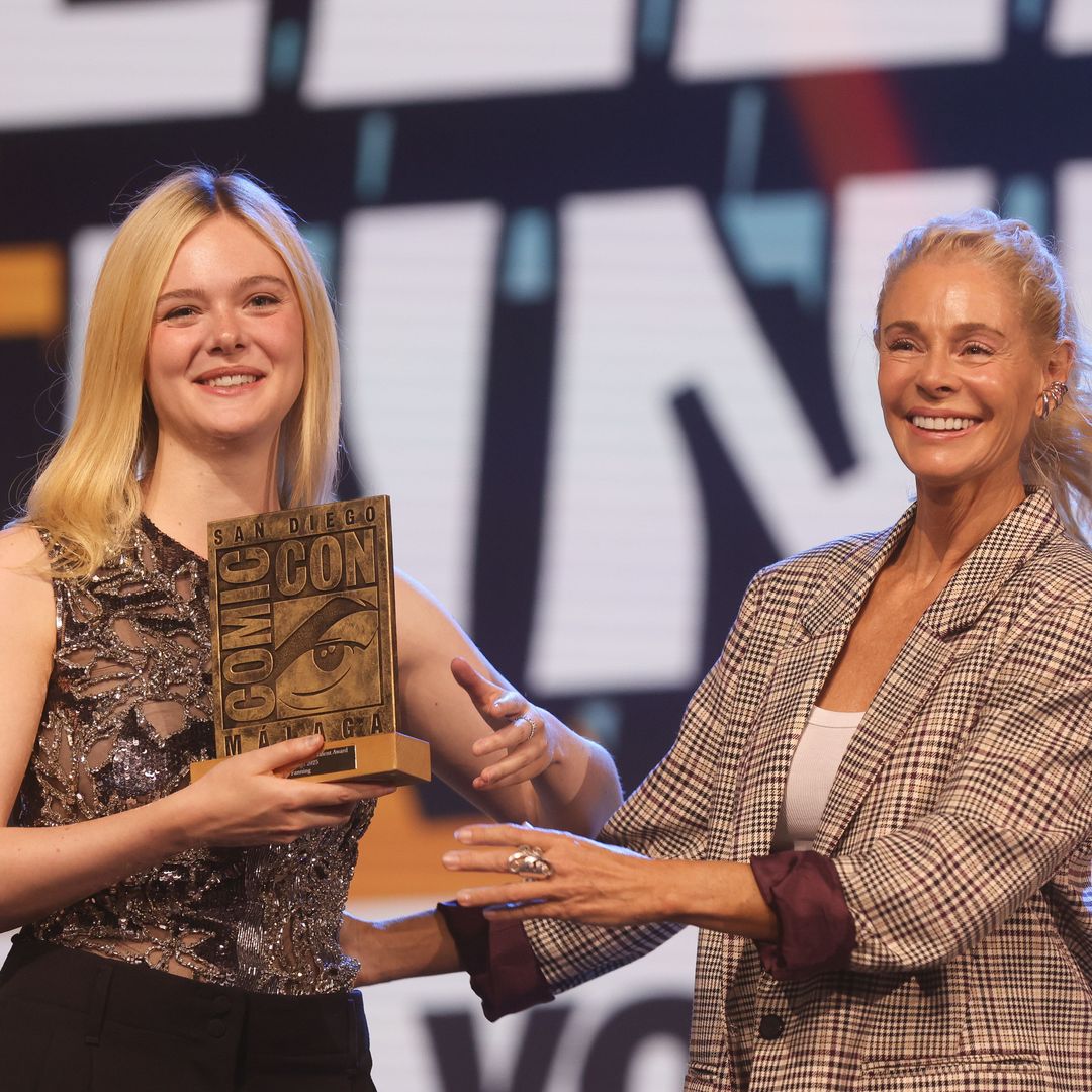 La inesperada conexión entre Belén Rueda, Ester Expósito y Elle Fanning que ha sorprendido en la Comic-Con de Málaga