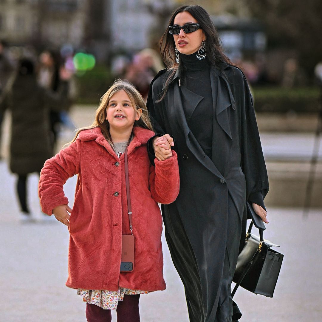 Irina Shayk y su hija, Lea de Seine, hacen de París su pasarela y comparten los mejores trucos para posar