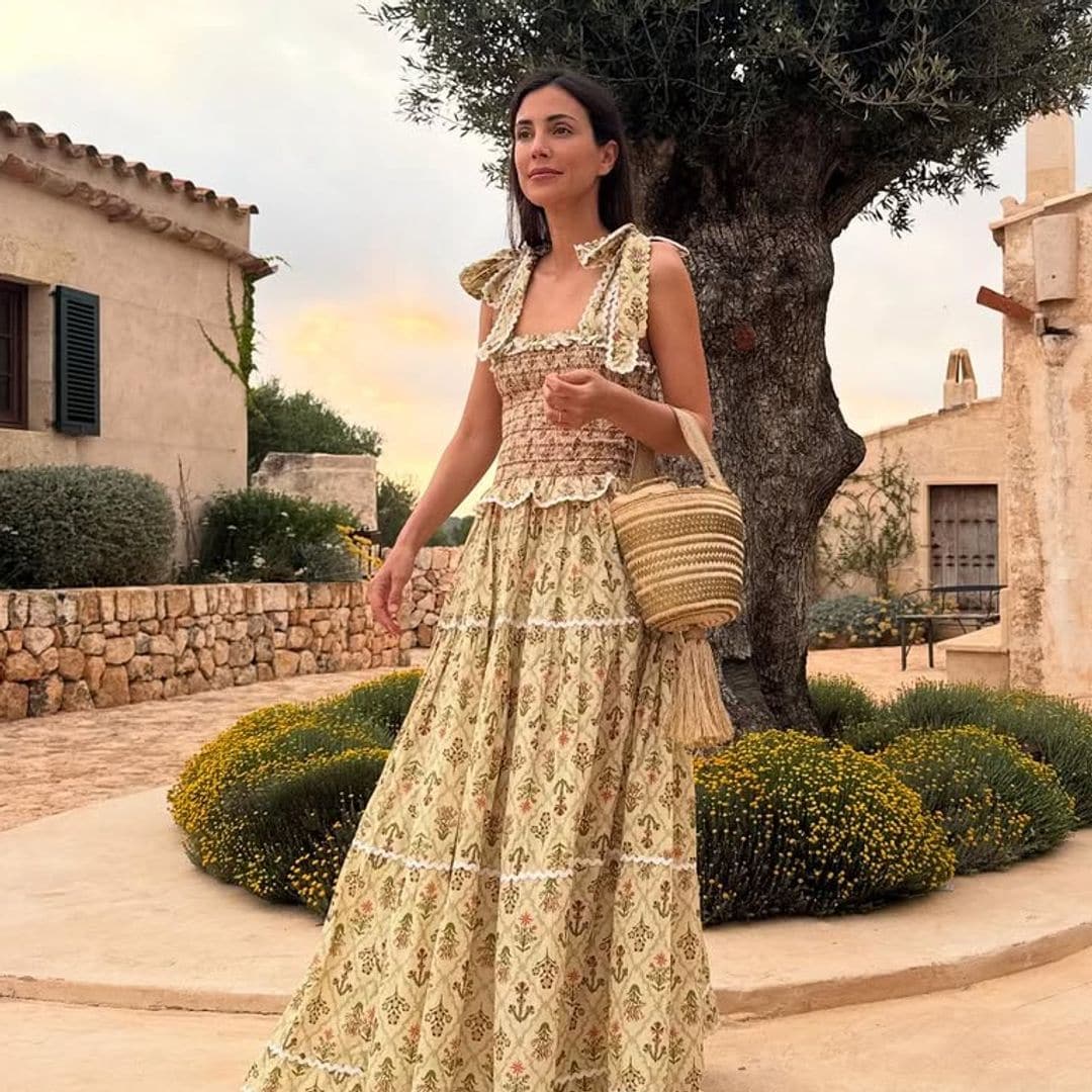 El secreto que esconde la maleta de Sassa de Osma en su escapada familiar a Menorca