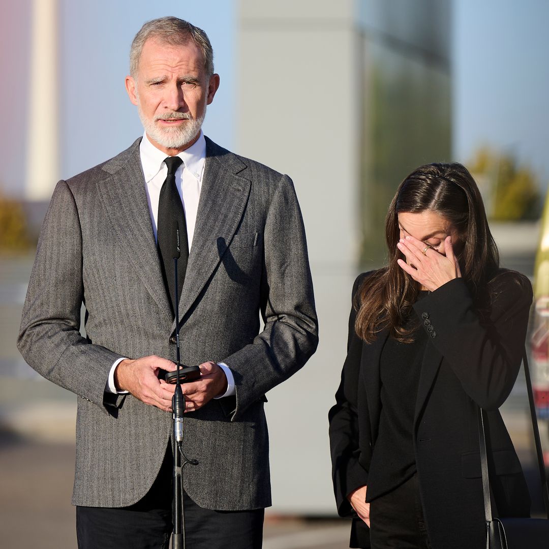 La emoción contenida de los reyes Felipe y Letizia en su visita al Hospital Universitario de Toledo para acompañar a los heridos en el accidente de tren