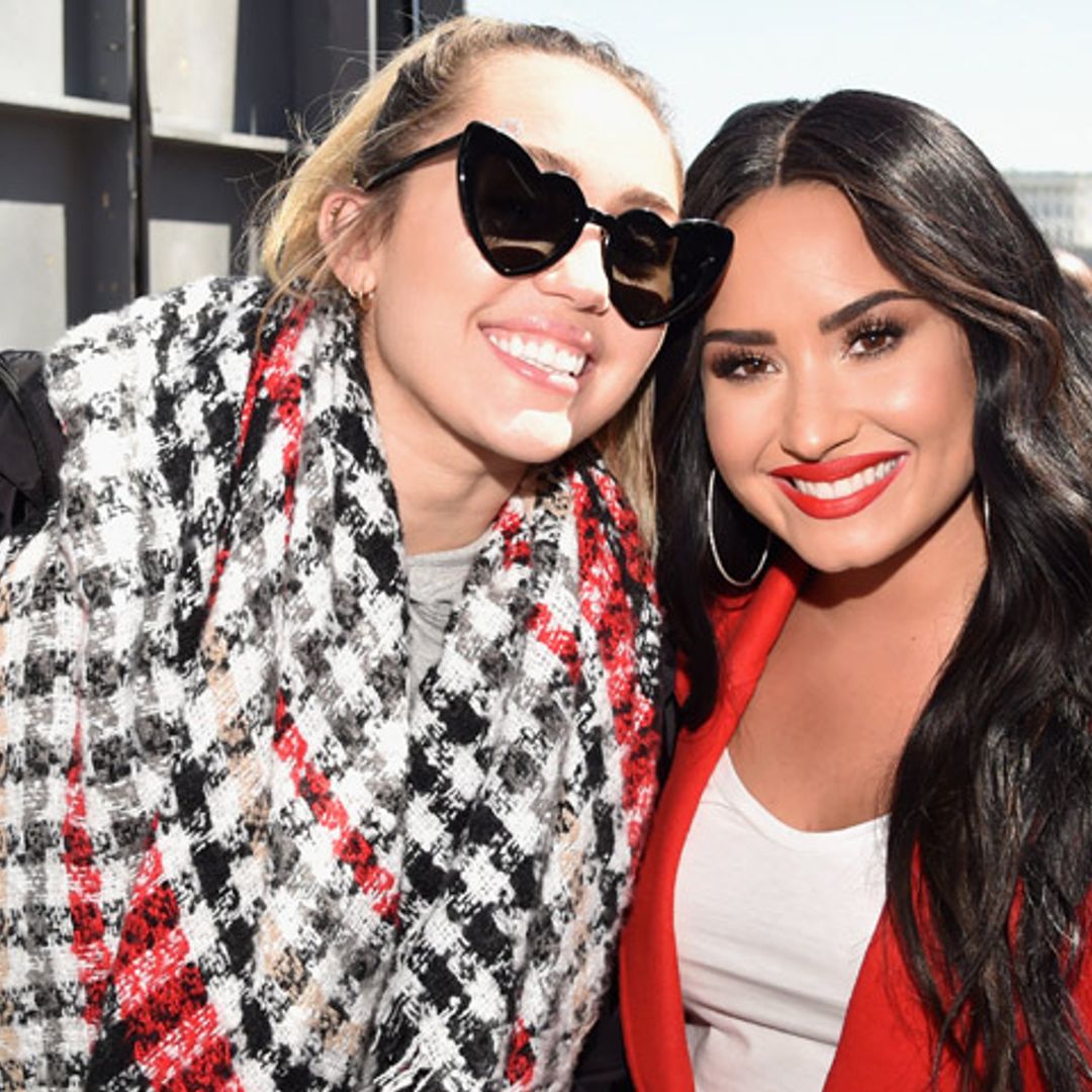 Miley Cyrus y Demi Lovato posan juntas y entierran su pasada enemistad