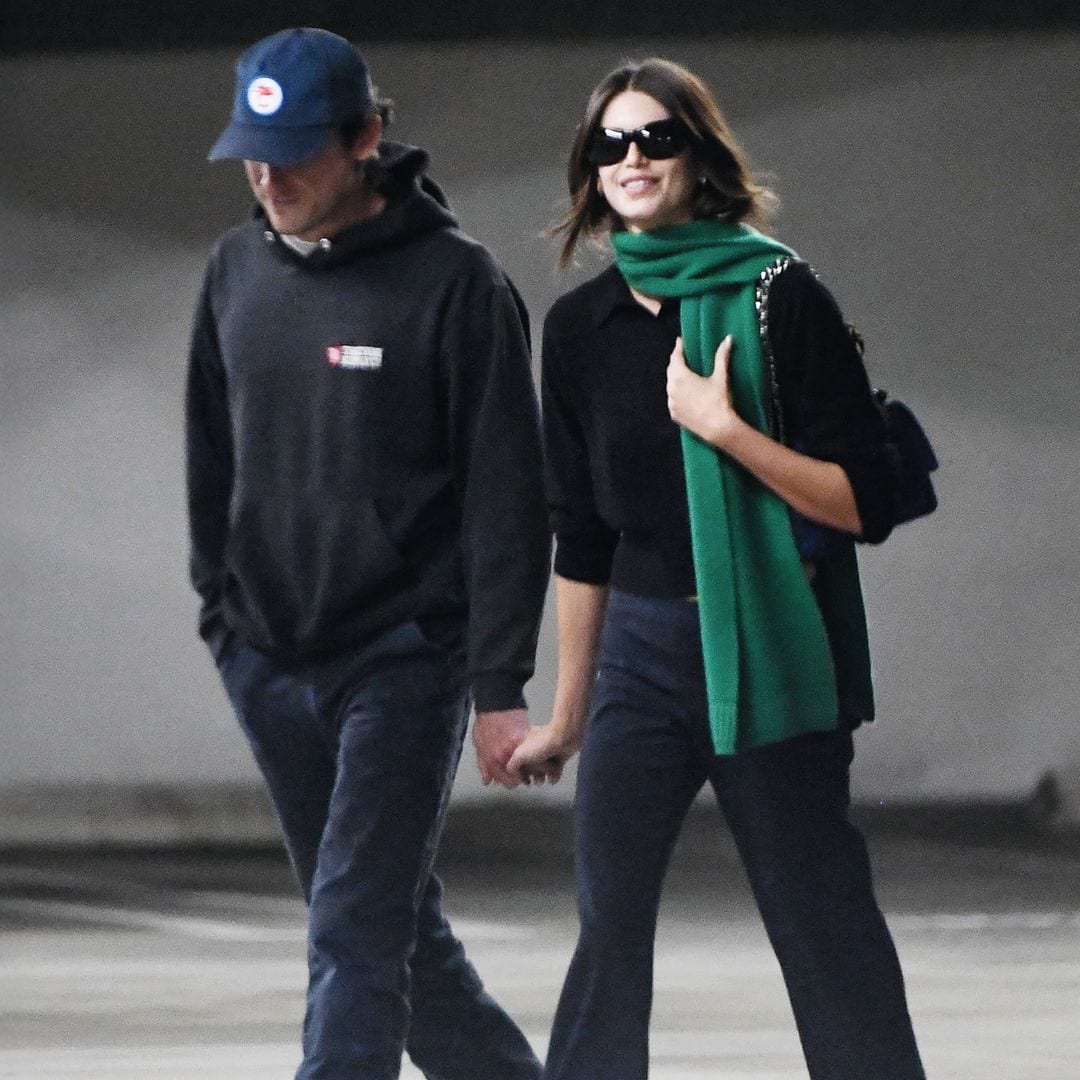 Kaia Gerber y Lewis Pullman celebran su primer año de amor a todo gas: sus fotos paseando por Los Ángeles en un 'cochazo' de lujo
