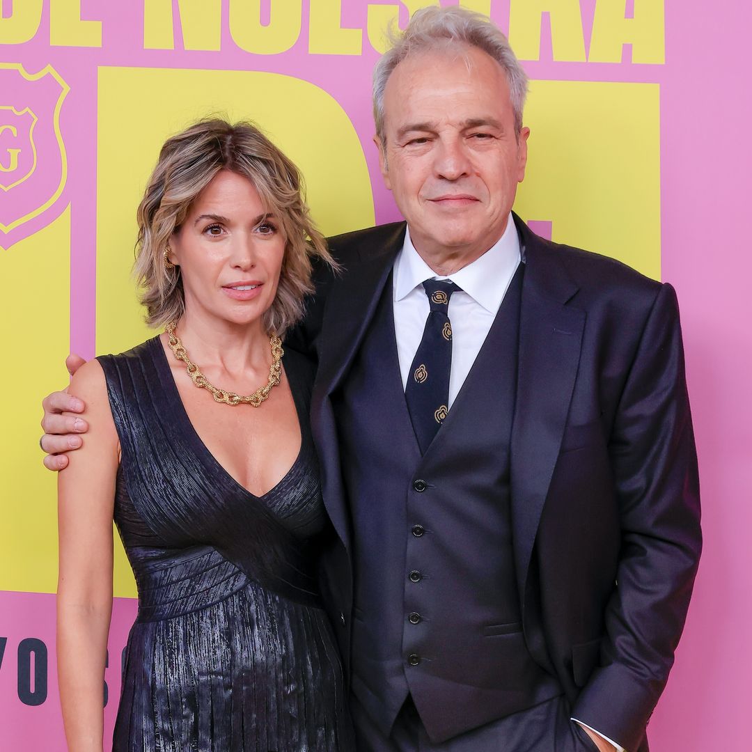 El posado más familiar de David Summers: junto a su mujer y sus hijos mellizos en el estreno de la película de 'Hombres G'