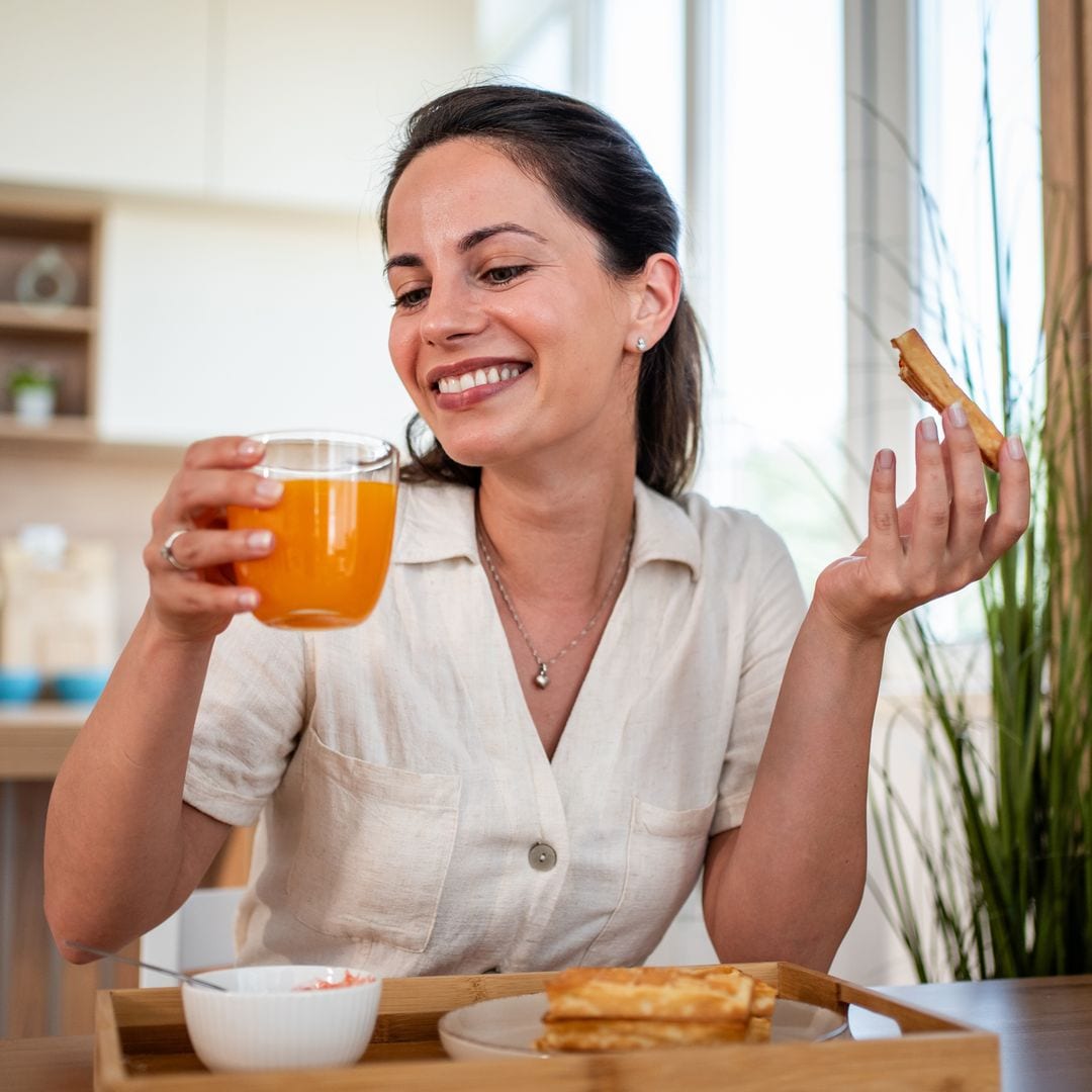 Tomas café sin azúcar y tu desayuno parece sano: el problema real puede estar en el pan