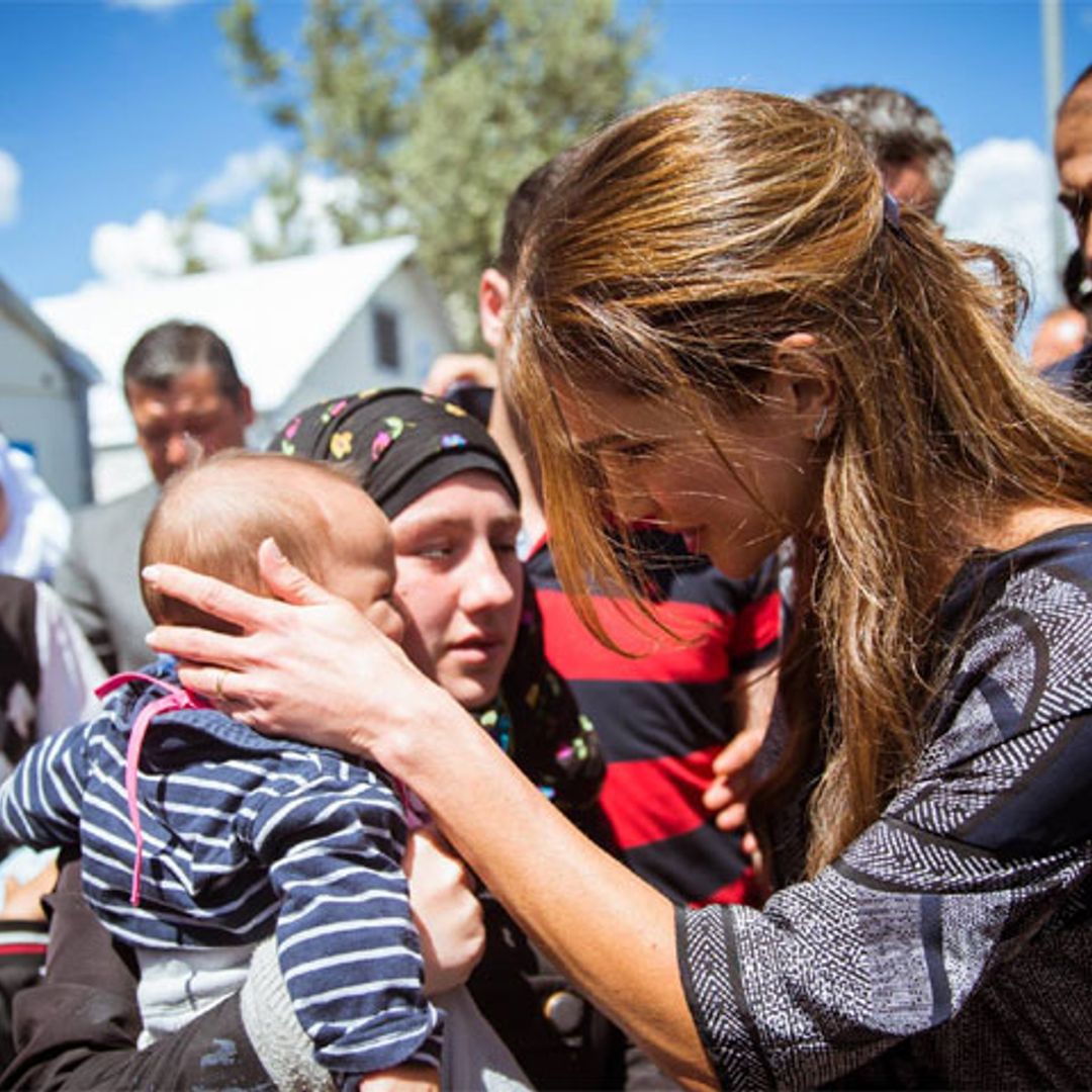 Rania de Jordania se enfrenta cara a cara con la dura realidad de los refugiados de Kara Tepe